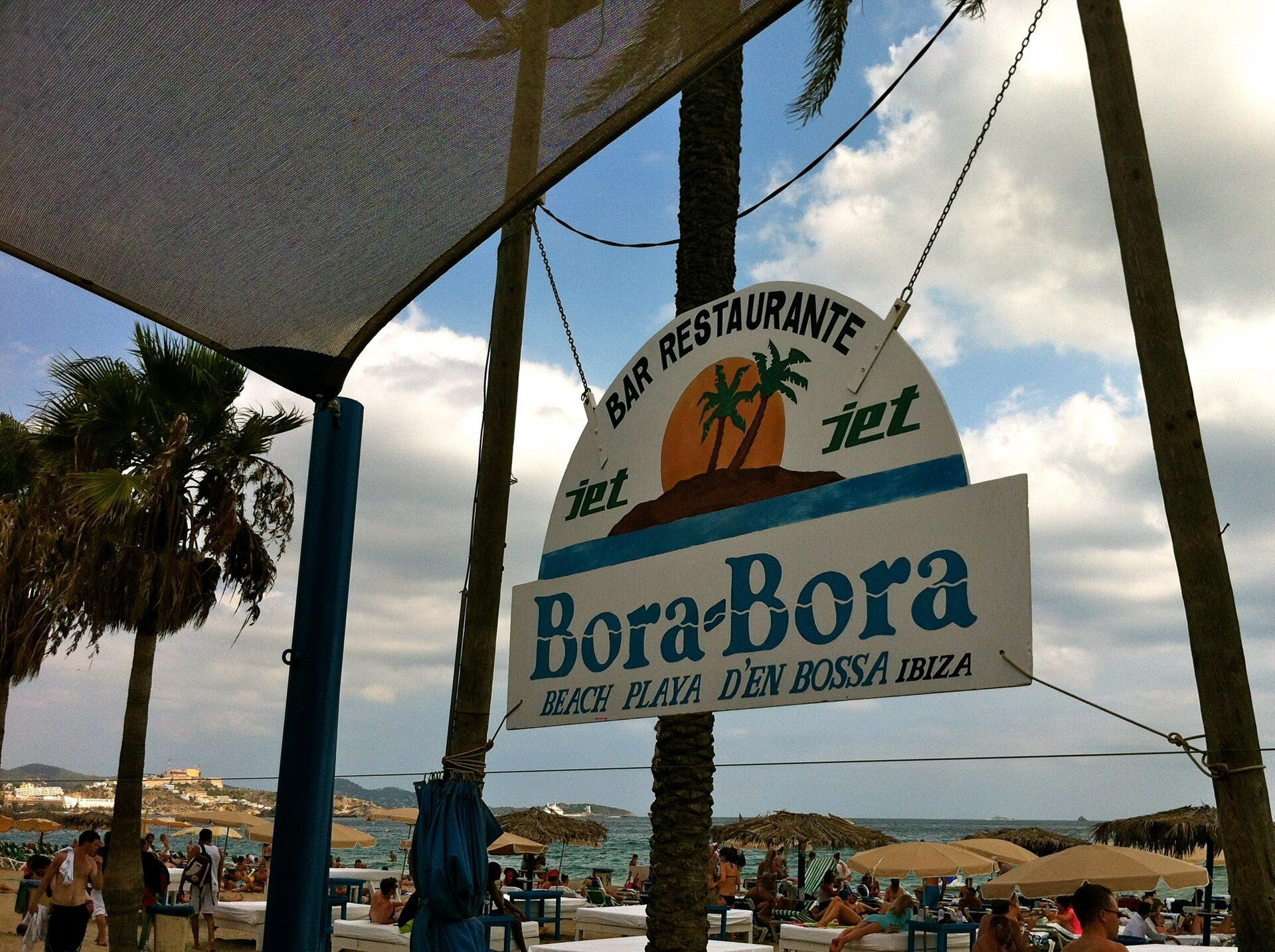 De 10 beste strandbars op Ibiza in 2026
